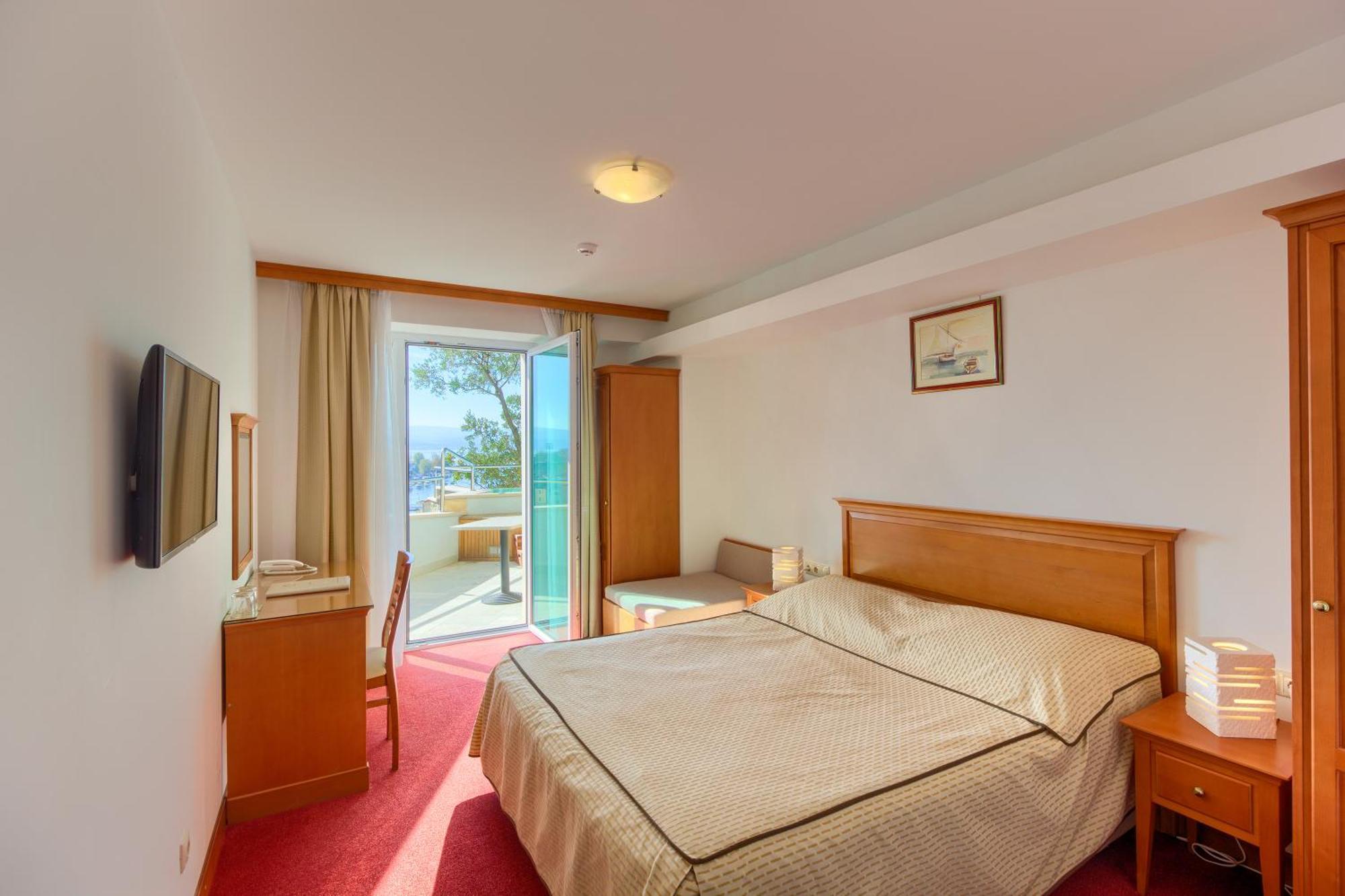 Hotel Dvor (adults Only) 3*